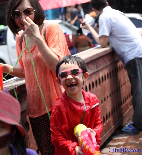 2013年泰国清迈泼水节狂欢