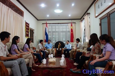 清迈总领事巢小良会见了圆满完成在清迈大谷地华人村教联高级中学支教任务的清华大学志愿者团 ...