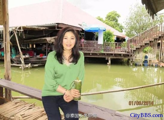 泰国前总理英拉现身大城府旅游景点
