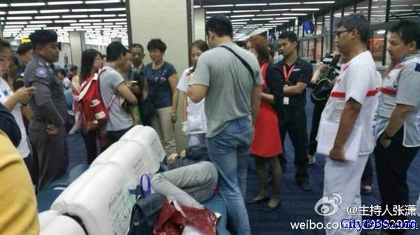 2名中国游客飞机上侮辱空姐 航班返程泰国