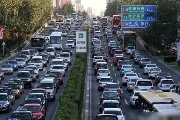 国庆前上海交通拥堵提前 高速排队8公里