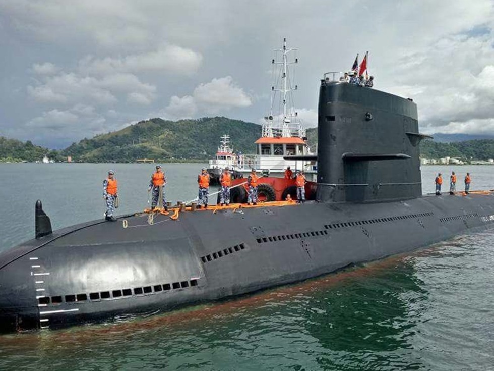 中国潜艇首次停靠马来西亚港口引多国异动