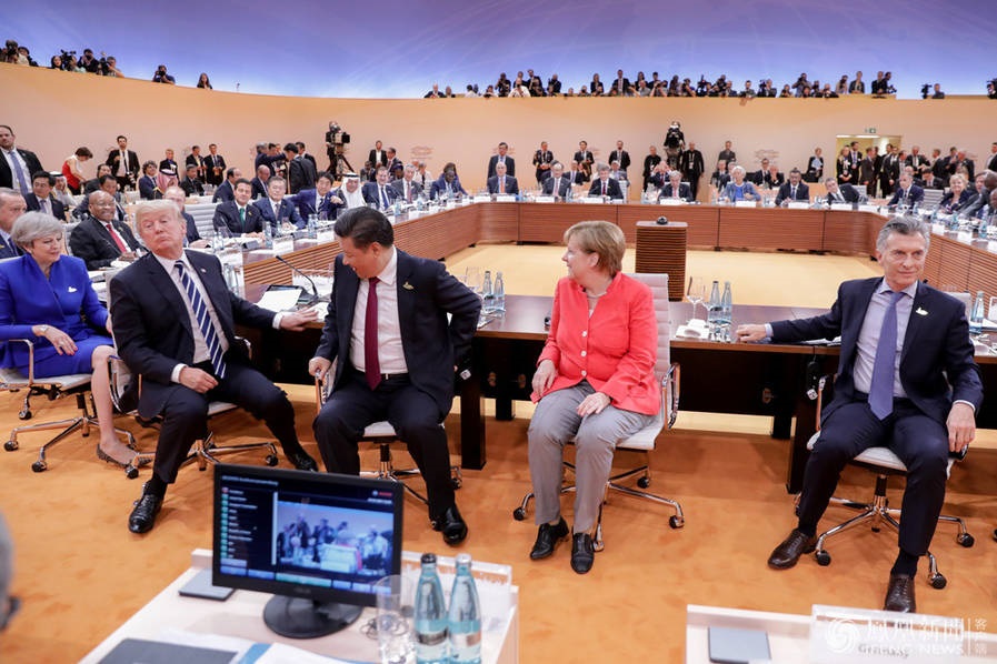 G20领导人集体转身拍合照 习大大与特朗普邻座