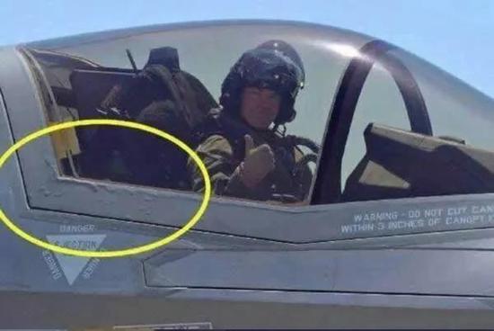 F-35战机隐身涂装频繁脱落.jpg