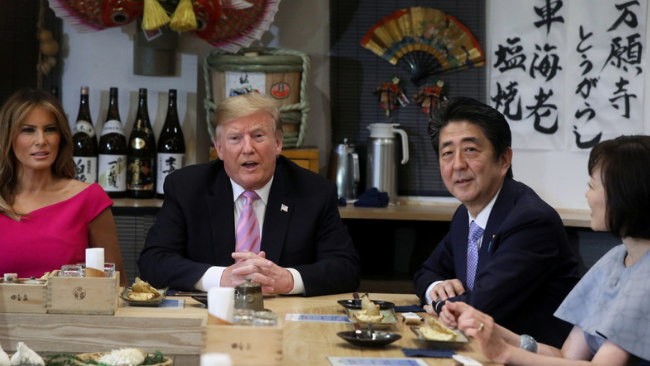 安倍拿刚解禁的美牛肉招待特朗普