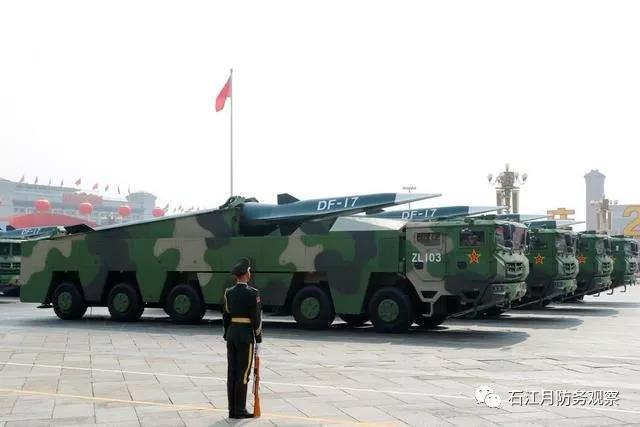 中国撒手锏高超音速中程导弹东风17国庆亮相 