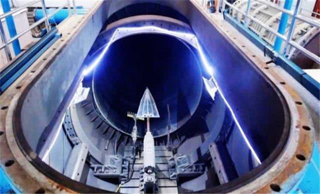 中国第6代战机已现端倪 装备激光武器