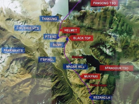 一万解放军突现南岸剑指印军心脏北岸高地突起2.jpg