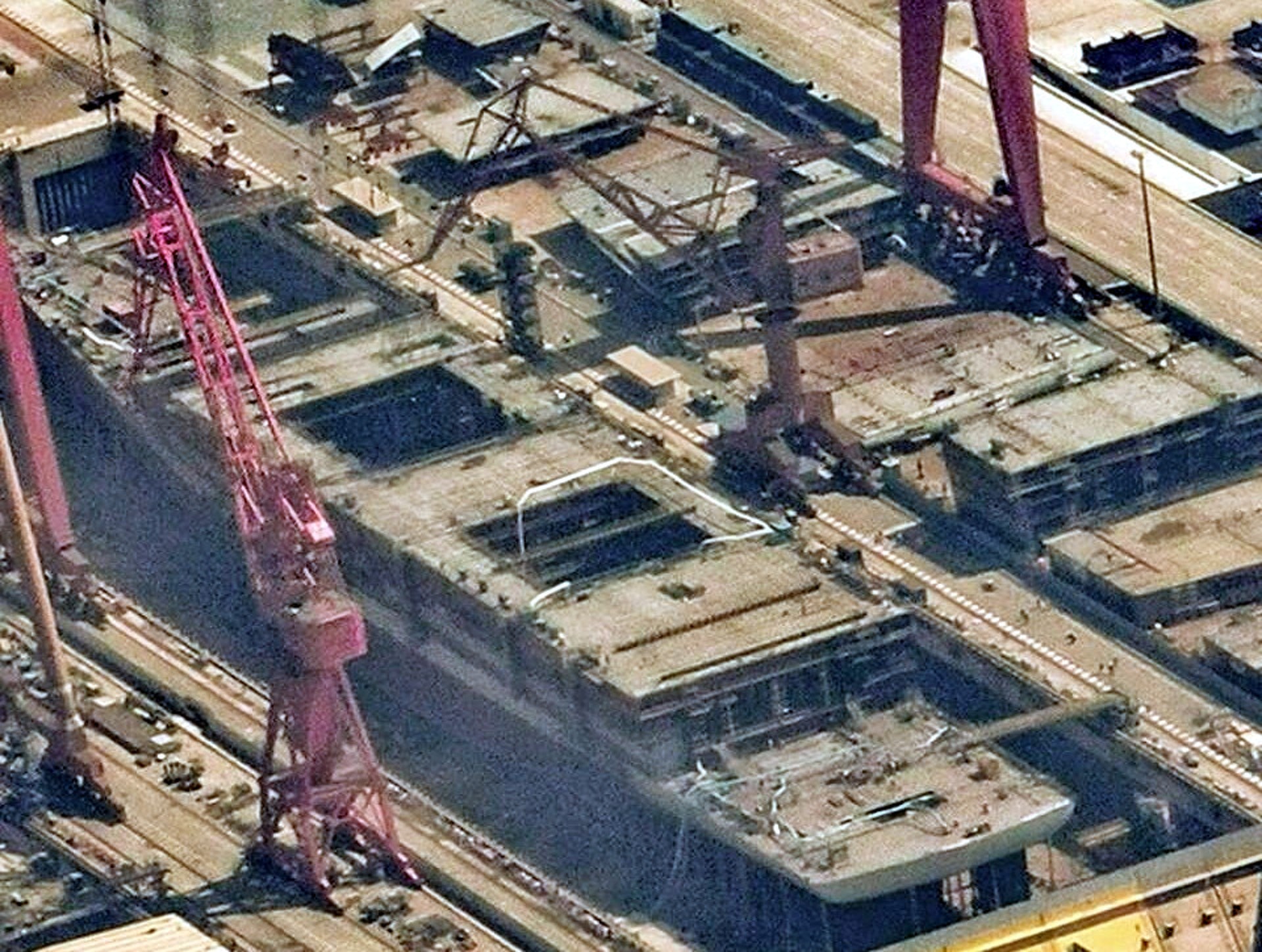 中国003号航母卫星照曝光 被称中国版福特级航母