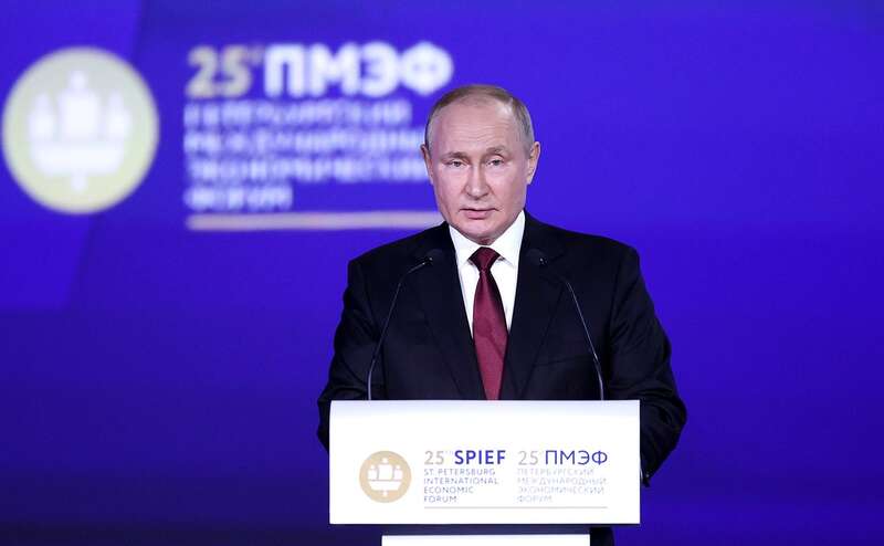 俄罗斯总统普京在第二十五届圣彼得堡国际经济论坛全体大会上发表讲话