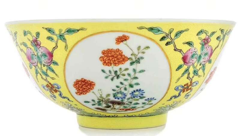 一个19世纪早期的清代御窑碗卖出1.45万英镑（约合12.5万元人民币）