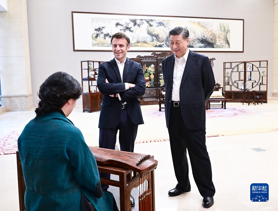 习近平同法国总统马克龙在广州非正式会晤