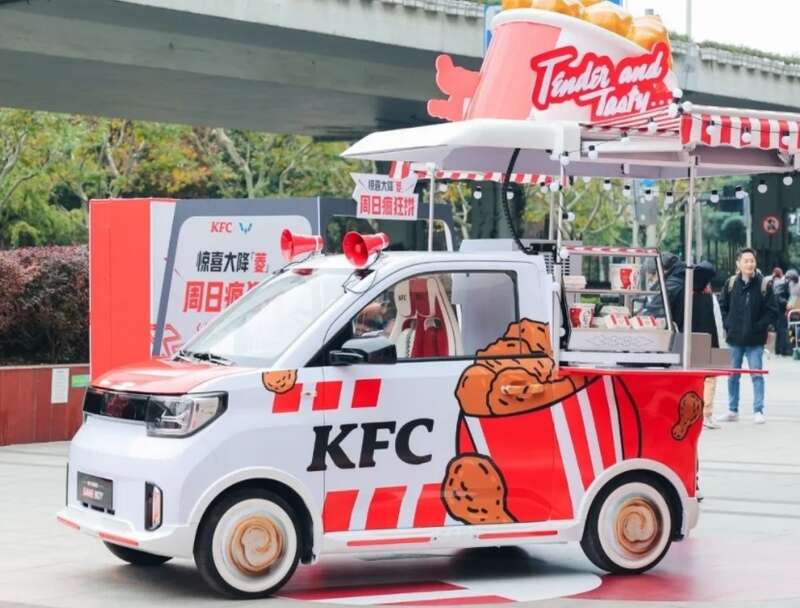 宏光MINIEV改装成了KFC肯德基餐车