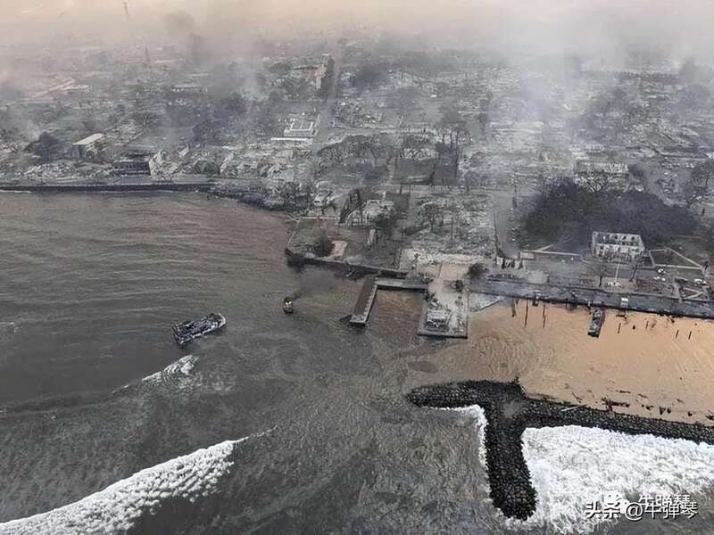 夏威夷第二大岛毛伊岛上的历史古城拉海纳，已经是一片废墟