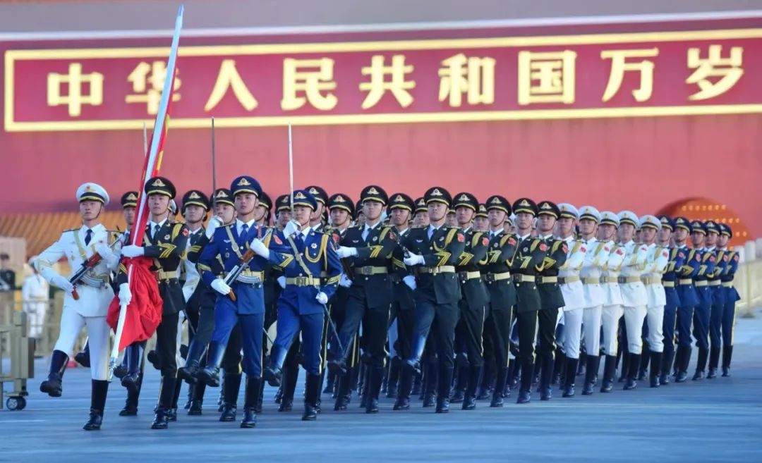 6时5分，城楼吹响升旗号角，升国旗仪式正式开始