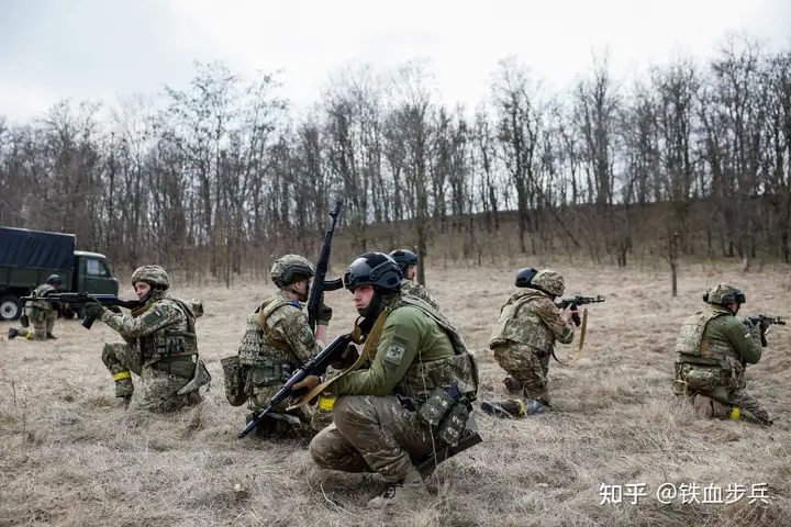 俄军先是在上周宣布新成立一支“北方”部队