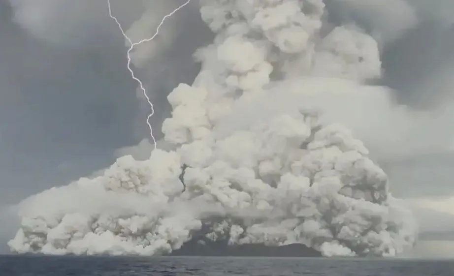 汤加火山爆发