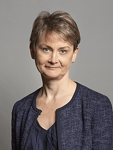 将担任内政部长的是伊维特·库珀（Yvette Cooper）