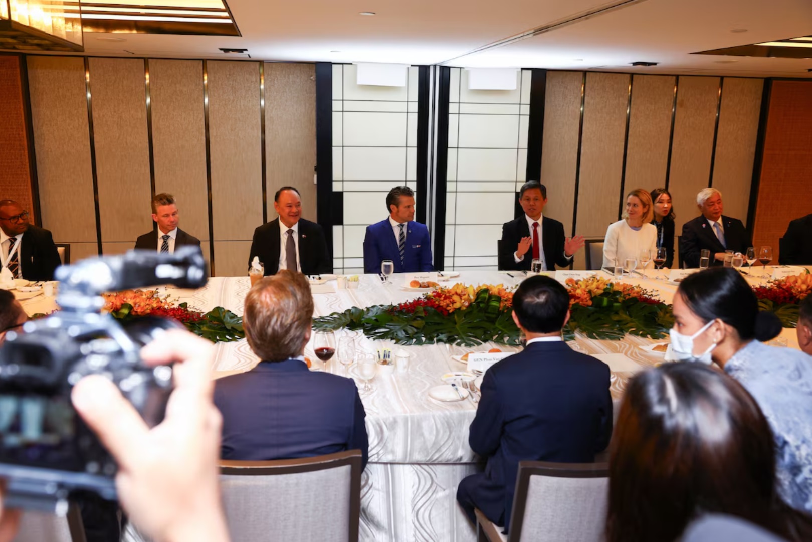 美国国防部长 Pete Hegseth、新加坡国防部长陈振声和欧盟外交与安全政策高级代表兼欧盟委员会副主席 Kaja K ...
