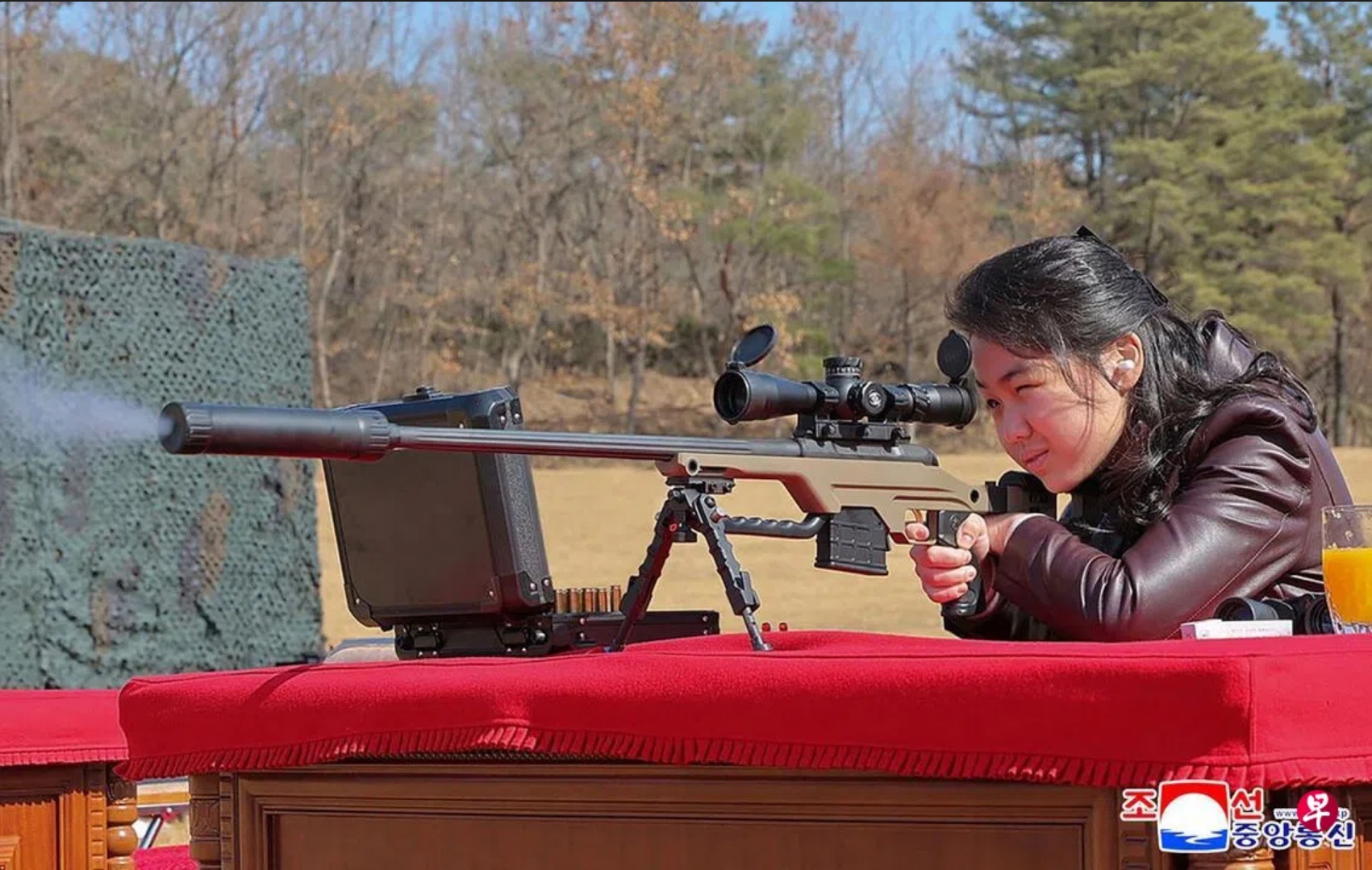 金正恩之女金珠爱在射击场，持步枪射击